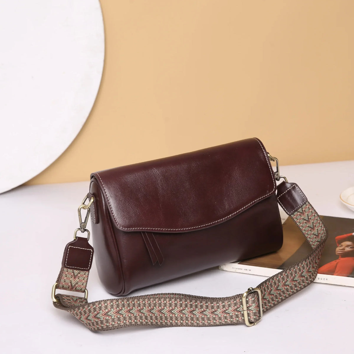תיק צד מינימליסטי מעור עם דש – תמונה 6